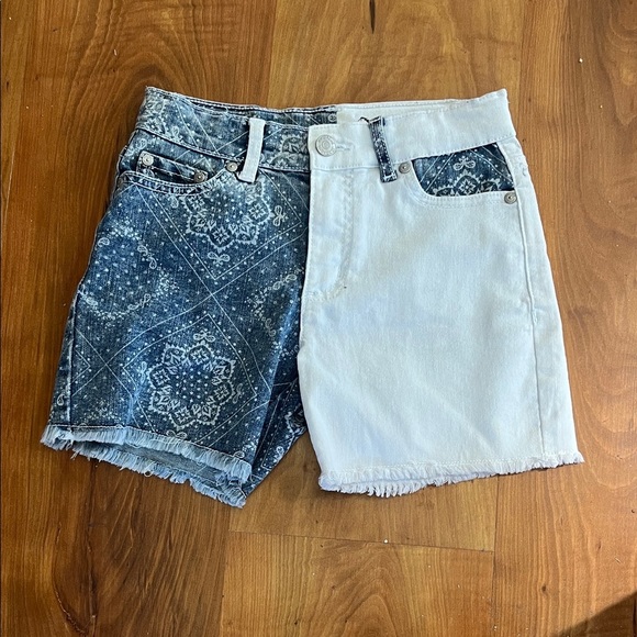Patterned Denim Shorts Jordache - Picture 1 of 8